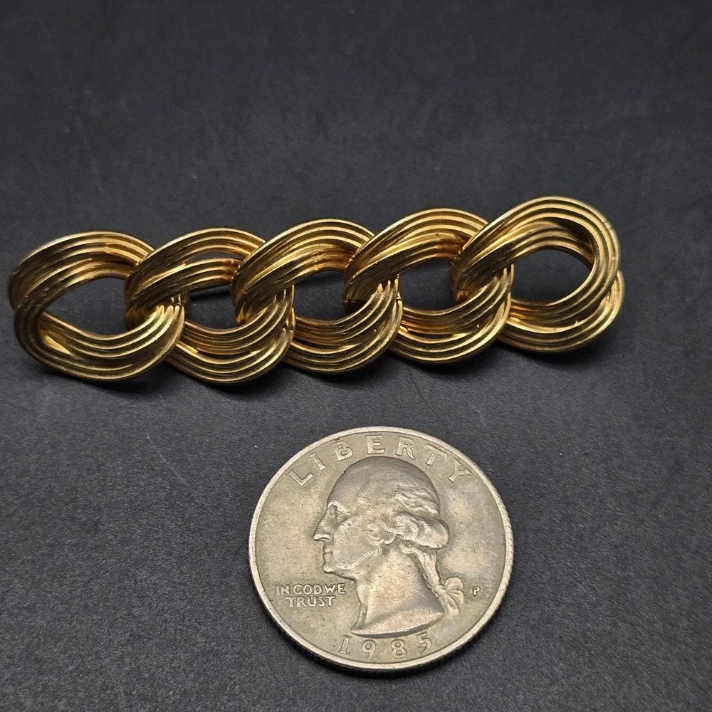 Monet Gold Tone Circle Link Brooch Vintage Costume Jewelry